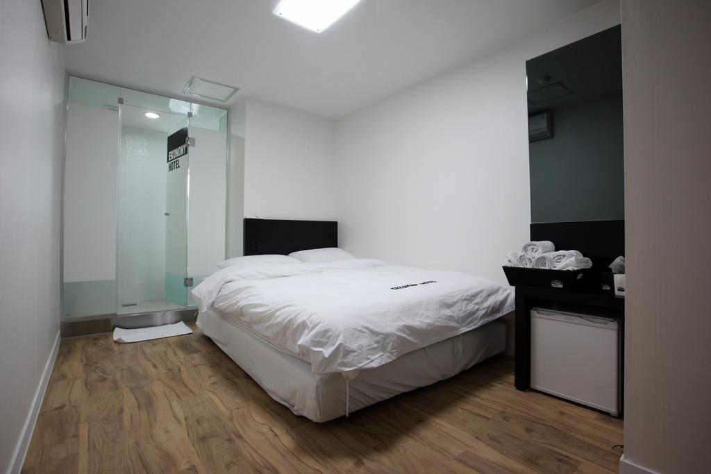 סיאול Ekonomy Hotel Dongdaemun מראה חיצוני תמונה