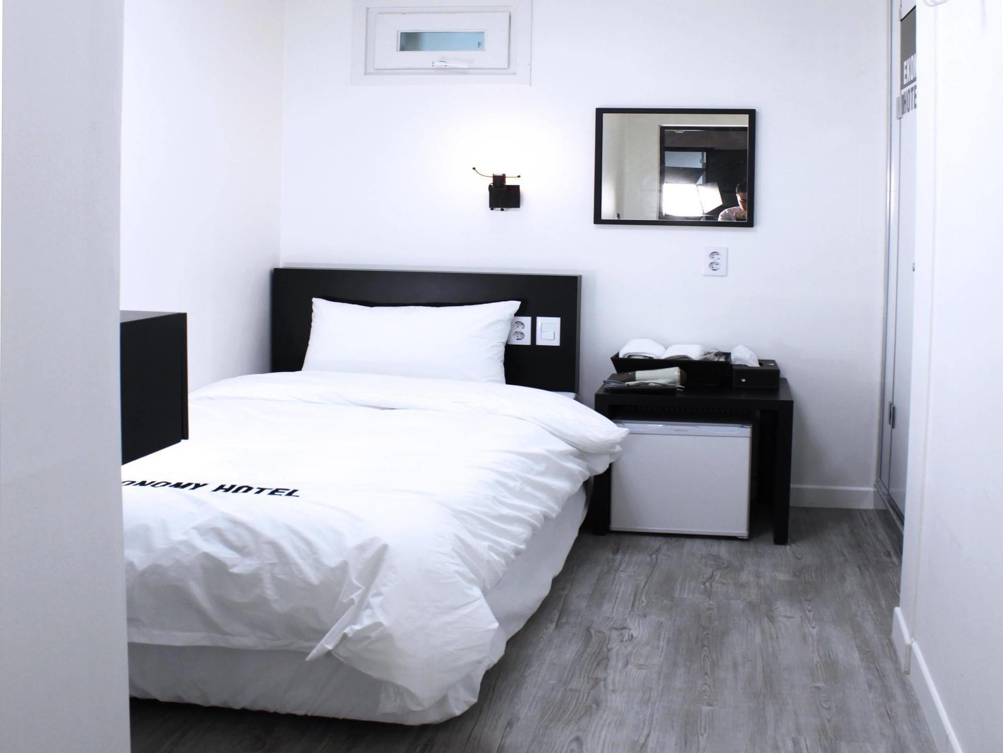 סיאול Ekonomy Hotel Dongdaemun מראה חיצוני תמונה