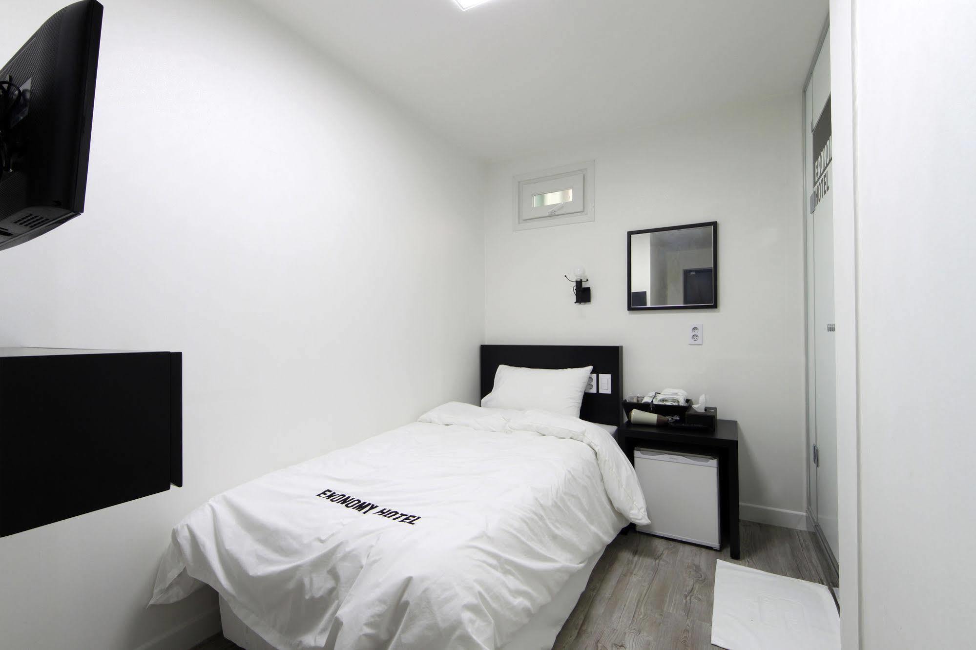 סיאול Ekonomy Hotel Dongdaemun מראה חיצוני תמונה