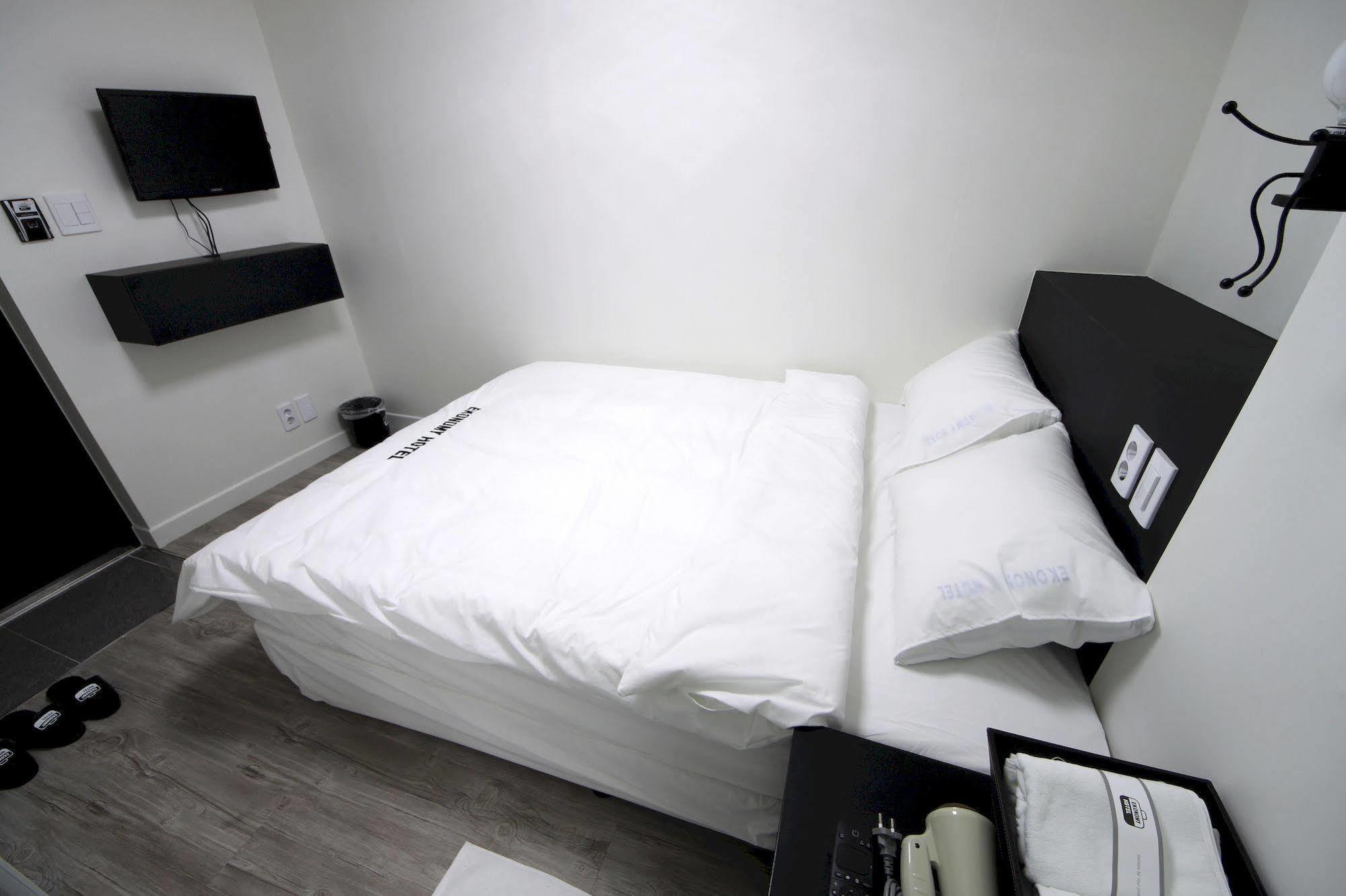 סיאול Ekonomy Hotel Dongdaemun מראה חיצוני תמונה
