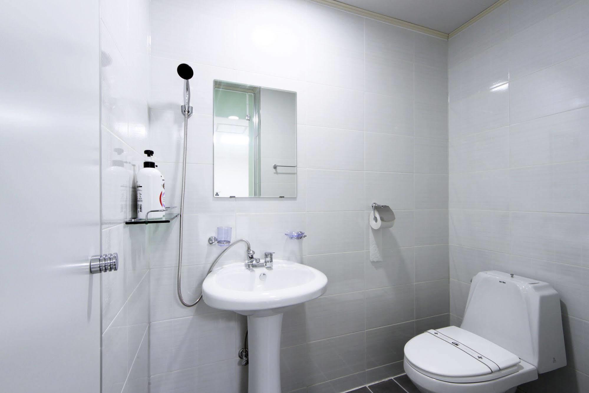 סיאול Ekonomy Hotel Dongdaemun מראה חיצוני תמונה