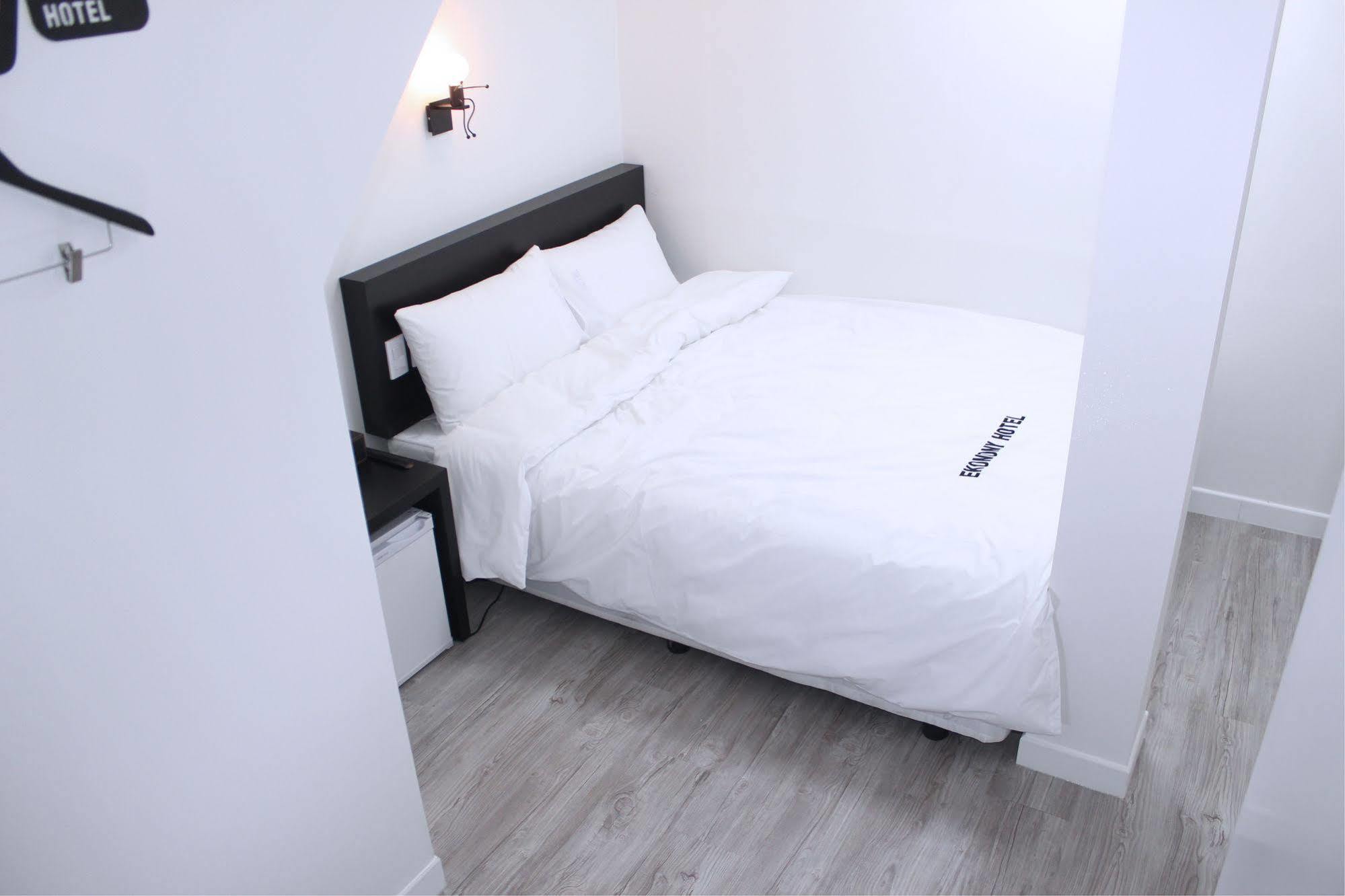 סיאול Ekonomy Hotel Dongdaemun מראה חיצוני תמונה