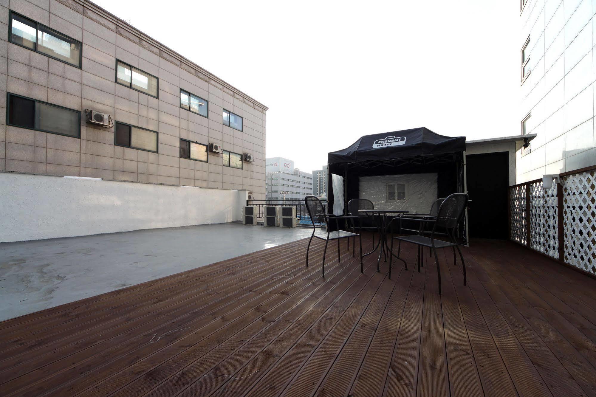 סיאול Ekonomy Hotel Dongdaemun מראה חיצוני תמונה